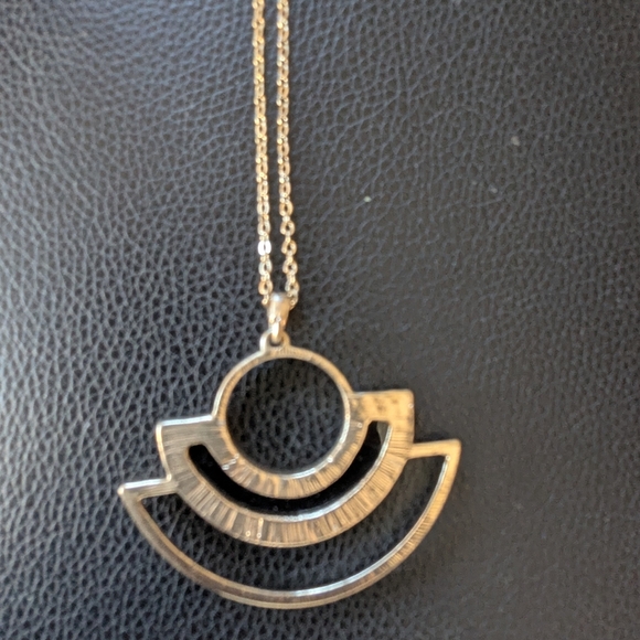 Elegant Gold and Black Geometric Pendant With Necklace - Picture 8 of 11
